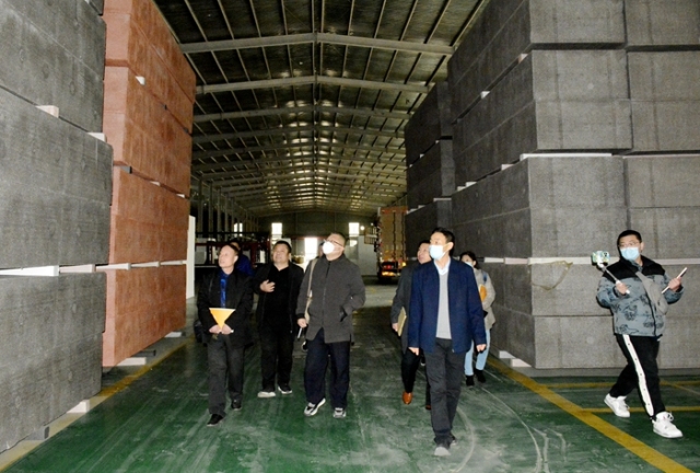 “黨旗飄揚(yáng)火炬紅，建造百年新華能”.jpg